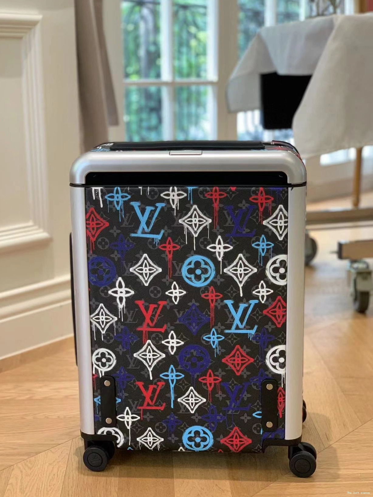 37L CABIN 55 HORIZON CUSTOM SUITCASE GRAFFITI 0716